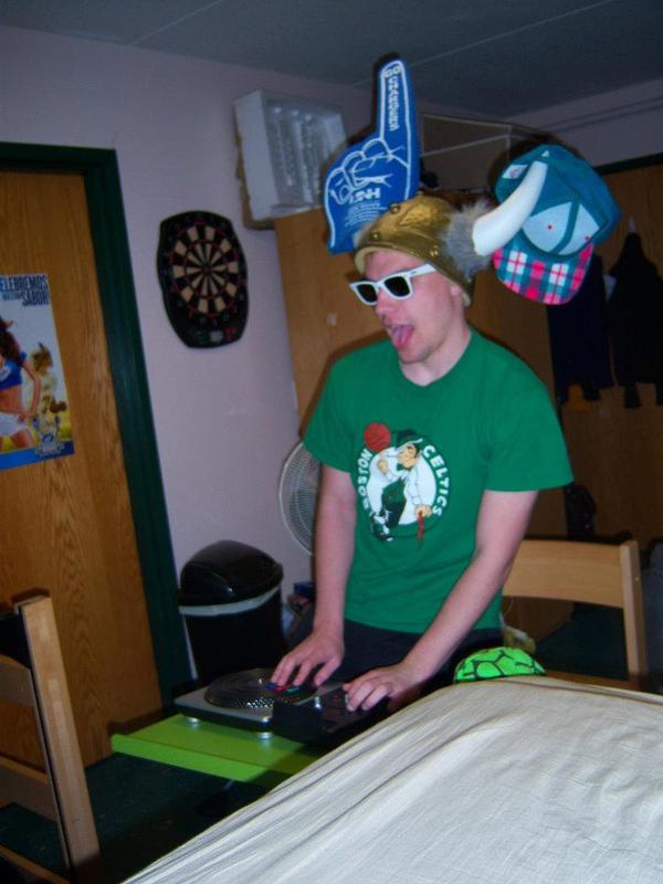 540885_10150879104978852_142324394_n.jpg